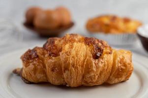 pane cotto con ingredienti foto