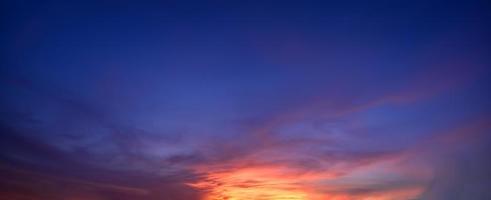 cielo e nuvole al tramonto foto