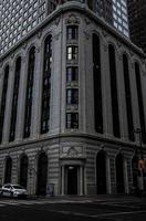 edificio in cemento grigio a calgary foto