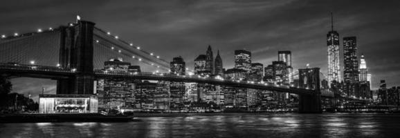 brooklyn ponte e Manhattan a tramonto foto