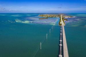 chiave ovest isola Florida autostrada e ponti al di sopra di il mare aereo Visualizza foto