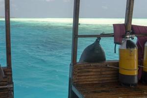serbatoio su autorespiratore immersione barca nel tropicale Paradiso foto
