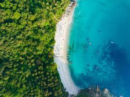 sorprendente superiore Visualizza bellissimo spiaggia, aereo Visualizza di tropicale spiaggia mare nel il bellissimo Phuket isola, bellissimo mare spiaggia Phuket Tailandia foto