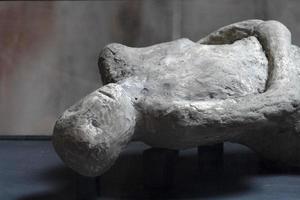 Napoli, Italia - febbraio 1 2020 - pompei rovine statua sepolto cadavere foto