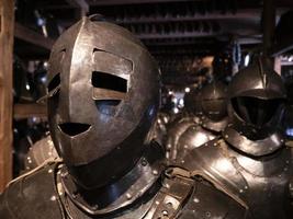 molti medievale ferro metallo timone armatura foto