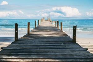 ponte su il spiaggia. foto