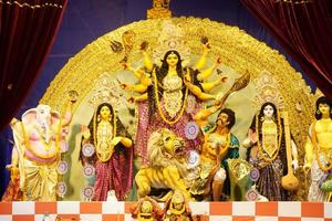 3 ° ottobre 2022, Calcutta, ovest Bengala, India. idolo di mamma Durga e sua famiglia a Kolkata Durga puja foto