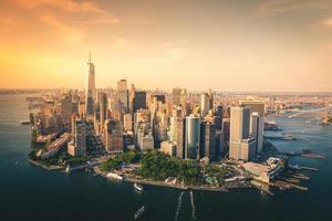 aereo Visualizza di inferiore Manhattan a tramonto foto