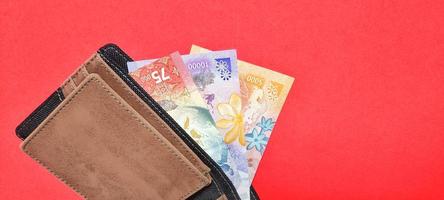 indonesiano nuovo banconote nel il portafoglio foto