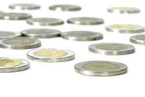 reddito distribuzione concetto con moneta isolato su bianca sfondo foto
