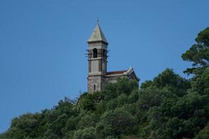 Chiesa su gallinara pollo privato isola nel liguria Italia foto