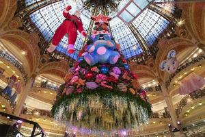 Parigi, Francia - novembre 20 2021 - natale albero nel gallerie la fayette foto