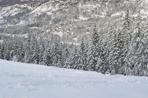 bellissimo norvegese inverno paesaggio a partire dal sciare pendenza su valle di hemsedal buskerud Norvegia, stagionale cartolina, carta da parati, stampa per tela, copertina design foto