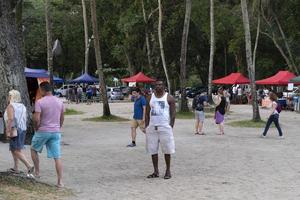 mahe, Seychelles - agosto 13 2019 - giovane creolo persone a Locale mercato foto