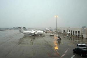 Parigi, Francia - marzo 19 2018 - Parigi aeroporto coperto di neve foto