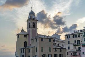 camogli, liguria, Italia pittoresco pescatori villaggio a tramonto foto