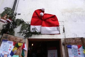 rango, Italia - dicembre 8, 2017 - persone a tradizionale Natale mercato foto