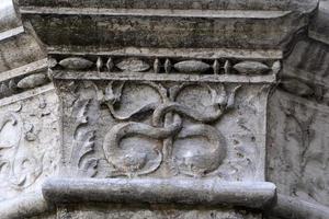 Venezia, Italia - settembre 15 2019 - doge ducale palazzo capitale di colonna lungo la strada scultura dettaglio foto