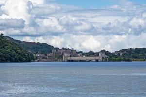 conwy castello visto attraverso il conwy estuario, nord Galles foto