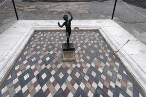 Napoli, Italia - febbraio 1 2020 - pompei rovine dipinti e mosaico foto