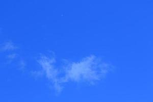 cielo azzurro e nuvole bianche foto