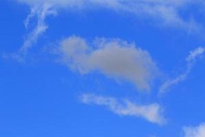 tempestoso tempo metereologico e buio nuvole foto