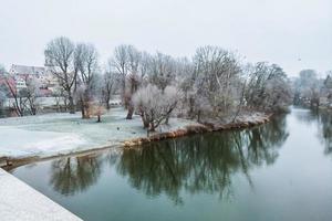 Ratisbona città viaggio nel inverno volta. Visualizza a partire dal il pietra ponte foto