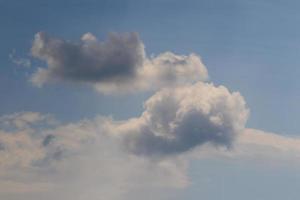 tempestoso tempo metereologico e buio nuvole foto