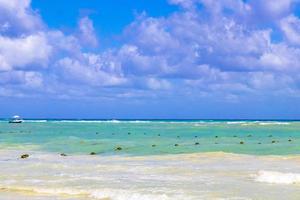 tropicale caraibico spiaggia chiaro turchese acqua playa del Carmen Messico. foto