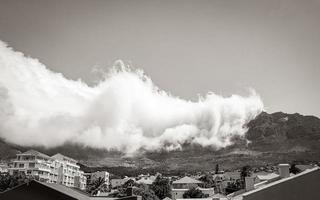 table mountain national park nuvoloso, un'incredibile formazione di nubi. foto