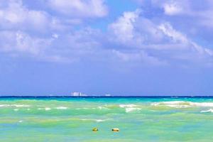 tropicale caraibico spiaggia chiaro turchese acqua playa del Carmen Messico. foto