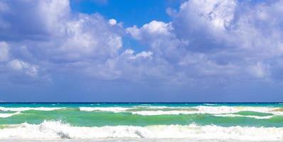 tropicale caraibico spiaggia chiaro turchese acqua playa del Carmen Messico. foto