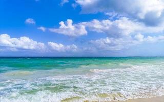 tropicale caraibico spiaggia chiaro turchese acqua playa del Carmen Messico. foto