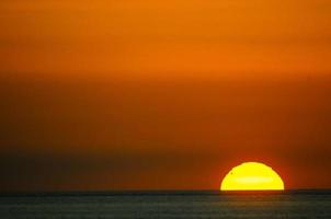 tramonto sul mare foto