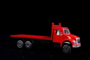 camion giocattolo rosso foto