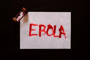 ebola scritto su carta foto