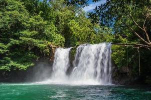 Klong chao cascata su KOH buono isola trat thailandia.koh bene, anche conosciuto come ko ciao, è un isola nel il golfo di Tailandia foto