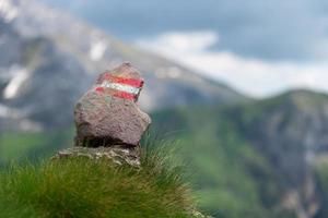 colorato pista cartello di un' montagna pista foto