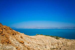 deserto Ein Gedi, su il morto mare e sfondo Giordania foto