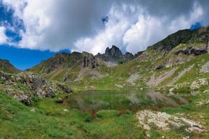 lago di ponteranica con il valletto montagna. Valle brembana. bergamo. Italia foto