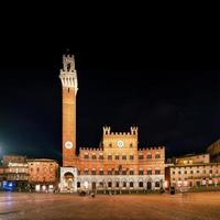 piazza del Campo nel siena nel il sera foto