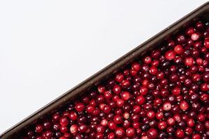 sfondo di maturo rosso mirtillo frutti di bosco e bianca spazio per copiando, superiore Visualizza di mirtillo frutti di bosco foto