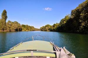 Visualizza di panoramico boschi e fiume foto