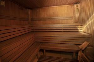 interno di un' moderno a legna sauna. vapore camera. foto