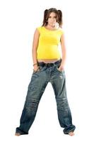 cantante rap ragazza nel largo jeans foto