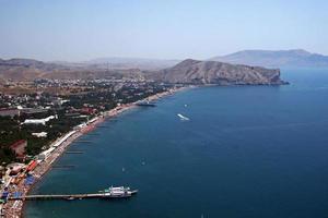 Visualizza su banchina di il ricorrere città. sudak. Crimea. Ucraina. foto