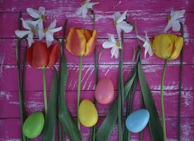 sfondo per Pasqua con fiori e colorato uova foto