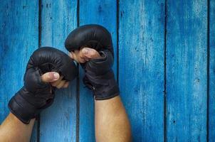 Due mani nel guanti per boxe foto