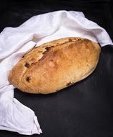 totale pagnotta di pane a partire dal bianca Grano Farina con uva passa foto