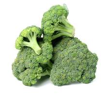 mazzo di fresco verde cavolo broccoli isolato su bianca sfondo foto